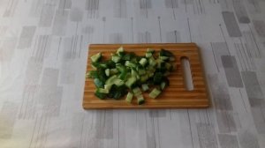ВКУСНЫЙ, ЛЁГКИЙ САЛАТ. САЛАТ С КУРИЦЕЙ, БОЛГАРСКИМ ПЕРЦЕМ, ОГУРЦОМ И ЗЕЛЕНЬЮ