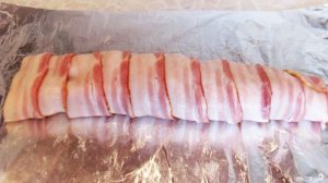 Запеченная свиная вырезка в беконе