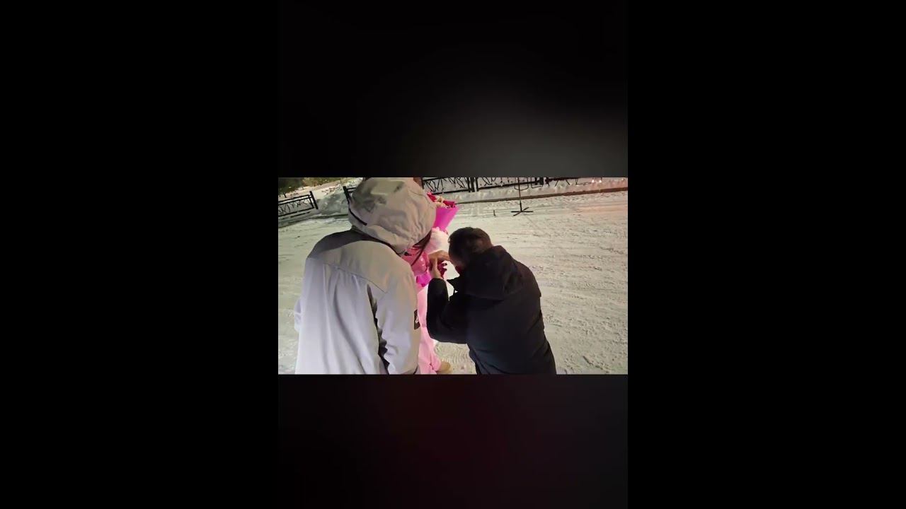 Эффектное предложение руки с салютом