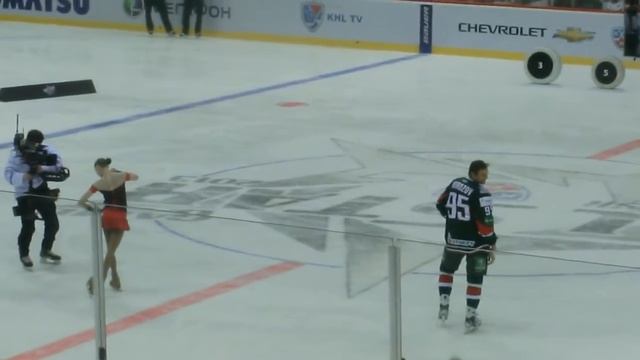 Илья Ковальчук и Алексей Морозов танцуют) смотреть онлайн