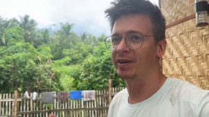 Новоселье, показываем гостям наш домик в джунглях // Теперь сплю на диване // стройка за 100$