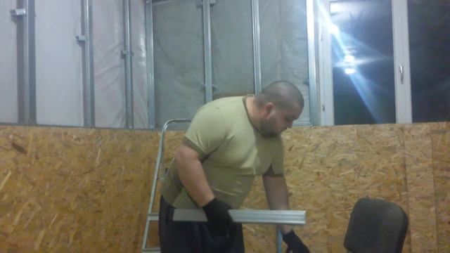 Комната своими руками. Серия 1,5. Экономим деньги на крабах. Монтаж профиля под гипсокартон. смотреть онлайн