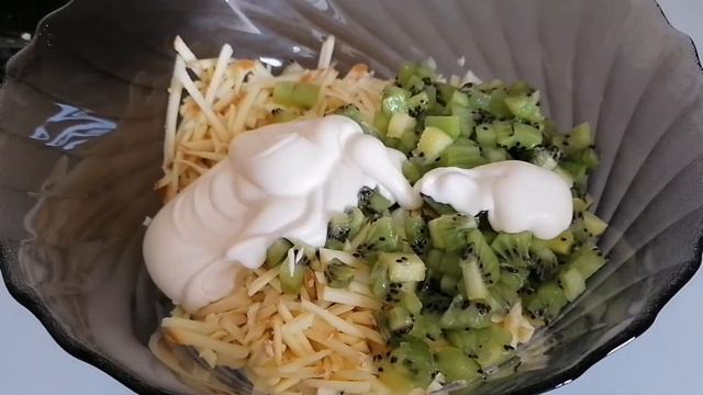 Салат из курицы с киви смотреть онлайн