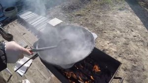 УДОН С КУРИЦЕЙ И ОВОЩАМИ В КАЗАНЕ НА КОСТРЕ.