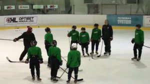 Team Pirati drills with Bob Hartley