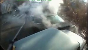 Автомобиль сбивает людей