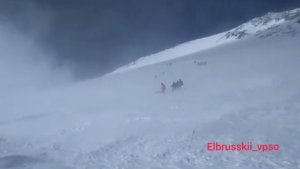 Спасатели начали спуск тел погибших на Эльбрусе туристов