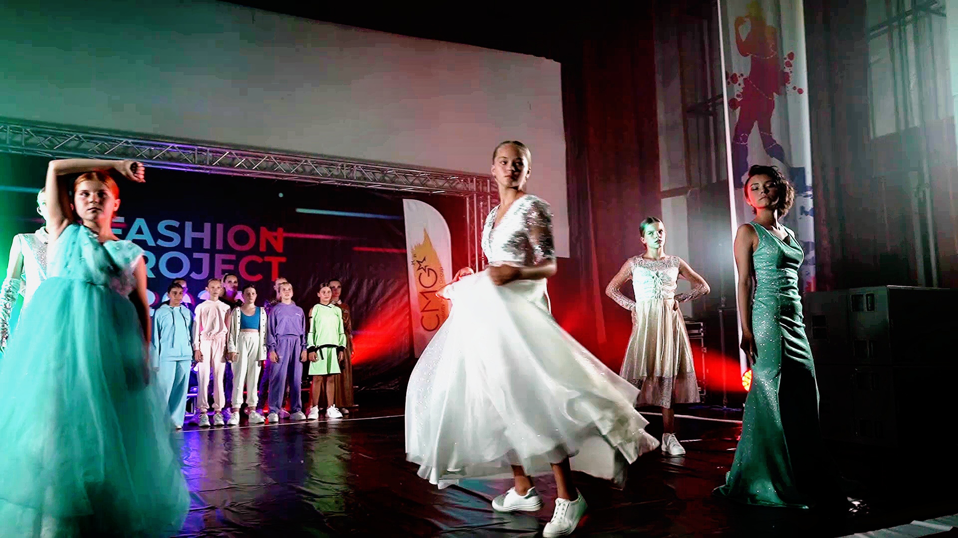 ТИК ТОК GIRLS MODELS FASHION SHOW / ДЕВУШКИ МОДЕЛИ ДЕФИЛЕ TIK TOK