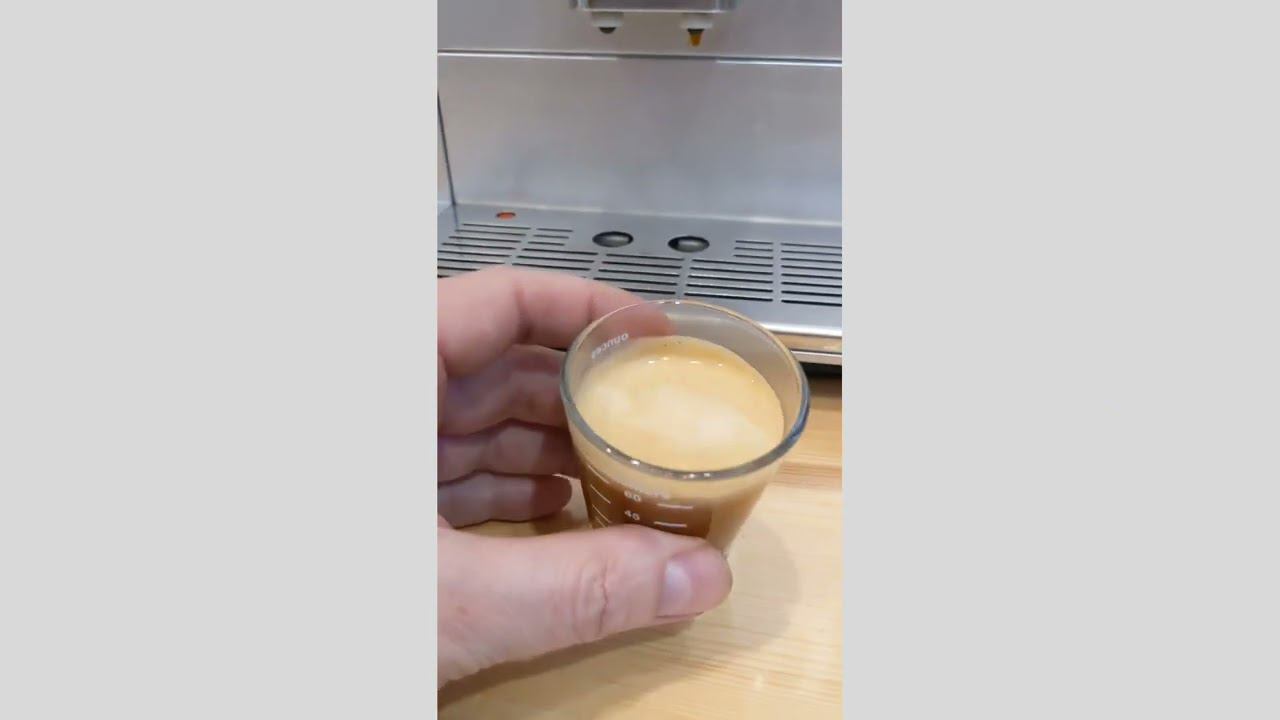 Кофемашина MELITTA CAFFEO GOURMET, приготовление эспрессо и капучино смотреть онлайн