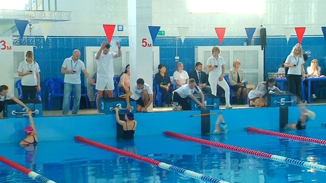 «Седьмой лепесток»: 40 ребят с особенностями здоровья соревновались с плавании смотреть онлайн