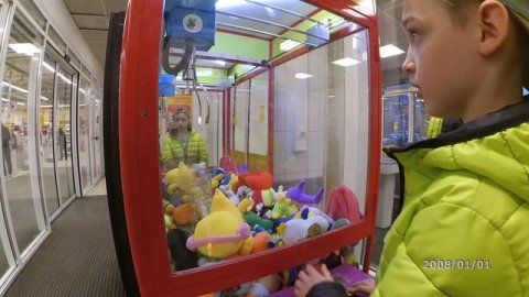 20 раз сыграл в игровой афтомат