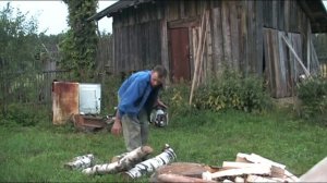 Экопоселение,учимся колоть дрова.