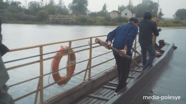 Паромная переправа на Пине