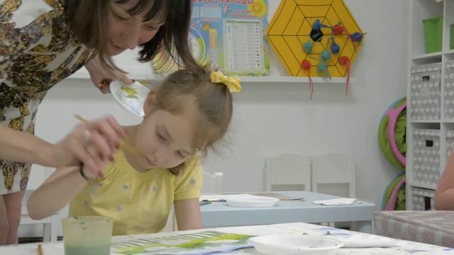 На занятиях в студии "Рисовать легко" смотреть онлайн