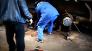 Снимаем  рессору с маза.