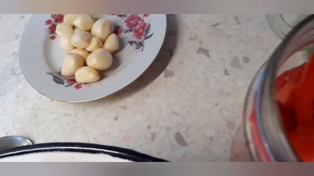 Проба арбуза, помидоры и конечно Ася.?