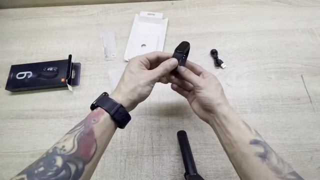 Распаковка фитнес браслета Xiaomi Mi Band 6 смотреть онлайн