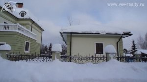 Дом премиум-класса на Киевском шоссе, под отделку, с бассейном и эффектной двухмаршевой лестницей