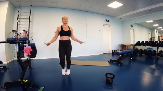 Тренировка с гирей и скакалкой - С Днём рождения, Саша! Идеальное силовое кардио! смотреть онлайн