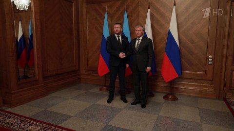 Вячеслав Володин и Денис Мирошниченко обсудили возвращение ЛНР к мирной жизни