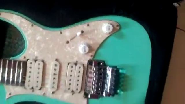 Unboxing Ibanez JEM 70V SFG смотреть онлайн