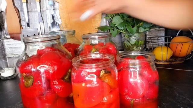 заготовка из перца назиму  который подойдёт для салата с кинзой и оливковым маслом