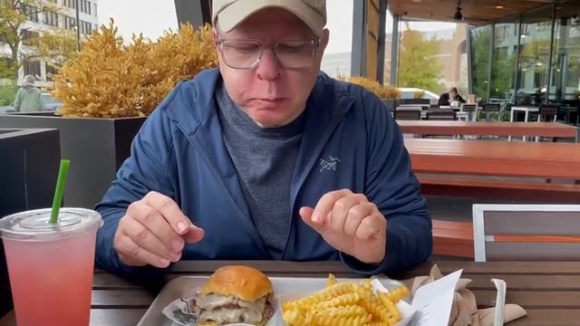 New Black Truffle Burger at Shake Shack смотреть онлайн