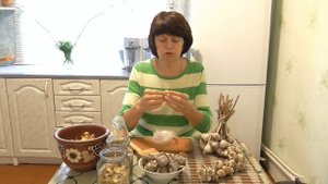 . Как лучше хранить  чеснок.