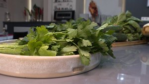Чем полезна свежая зелень и как её выбирать?
