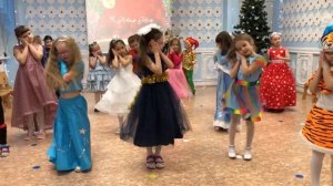 Новогодний утренник в детском саду 2022! Всё как обычно, но только Дед мороз на удаленке...