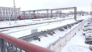 Вагоны на пути на вокзале, железнодорожный вокзал, город Орёл