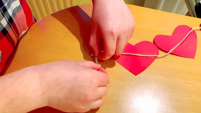 ЭТО МОЖЕТ СДЕЛАТЬ ДАЖЕ САМЫЙ МАЛЕНЬКИЙ//ПРОСТЫЕ ПОДЕЛКИ НА ДЕНЬ ВСЕХ ВЛЮБЛЁННЫХ❤️❤️❤️// смотреть онлайн