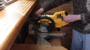 Компактная и легкая торцовочная пила Dewalt DWS774