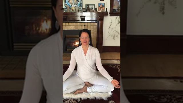 Morning Meditation with Erin: Kirtan Kriya смотреть онлайн