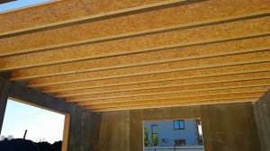 Двутавровая балка с деревянным брусок в перекрытии.