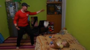 папа дома один с ребенком