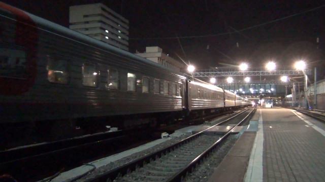 Электровоз ЭП1-073 с поездом №339 Новороссийск — Нижний Новгород смотреть онлайн