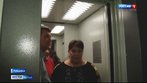 В многоквартирных домах Рубцовска меняют пассажирские лифты