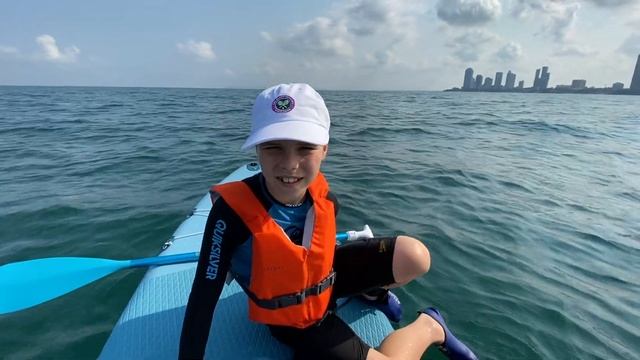 Плывем на доске на остров с маяком в Паттайе смотреть онлайн