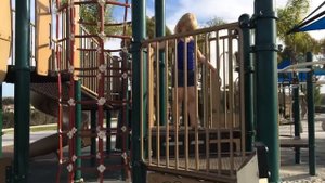 Большая ДЕТСКАЯ ПЛОЩАДКА в Америке. Playground. Ева играет на детской площадке.