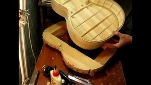 Гитара из двери работа с корпусом