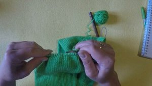 Детские штанишки спицами.Легко и просто!