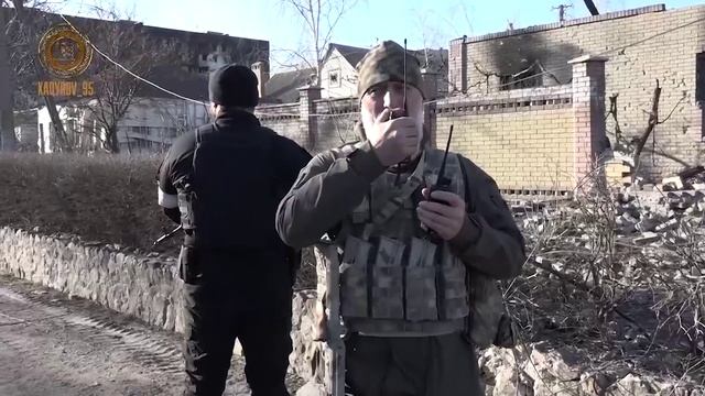 #войнаукраина Наши братья вызволили из опасной зоны очередную большую группу мирных жителей