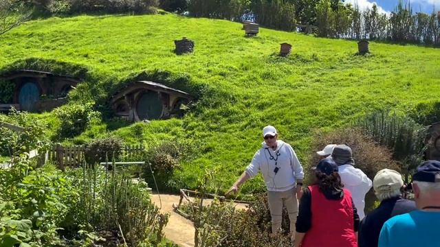 Путешествие в сказку под названием "Хоббитон" смотреть онлайн