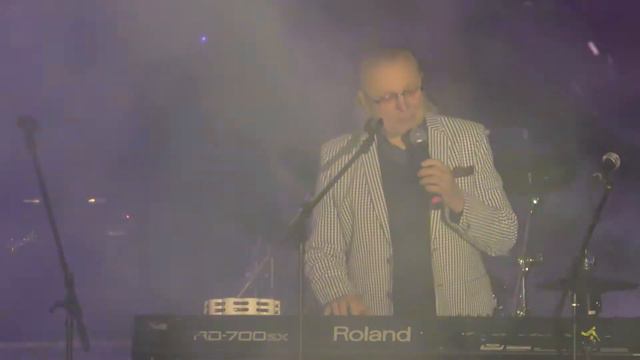 ансамбль Самоцветы  "Песня не прощается с тобой"