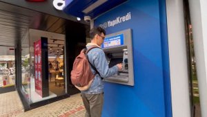 Аланья сегодня пробуем снять деньги в банкомате. Наш рейс из Аланьи в Москву отменён. День #14