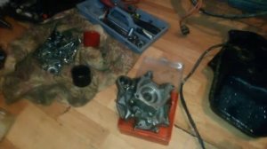 Очистка деталей двигателя скутера