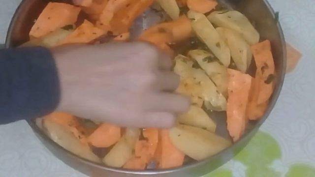 البطاطا الحلوة والبطاطس العادية في الفرن بتتبيلة جميلة بمداق رهيب لديدة وصحية وشهية смотреть онлайн