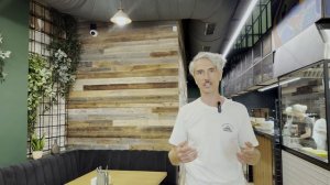 Обшили стены, барную стойку и подоконники амбарной доской! ??