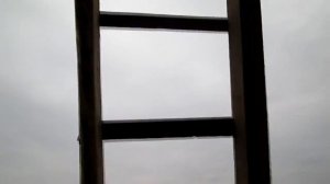 Как поднять шифер, металлопрофиль на крышу